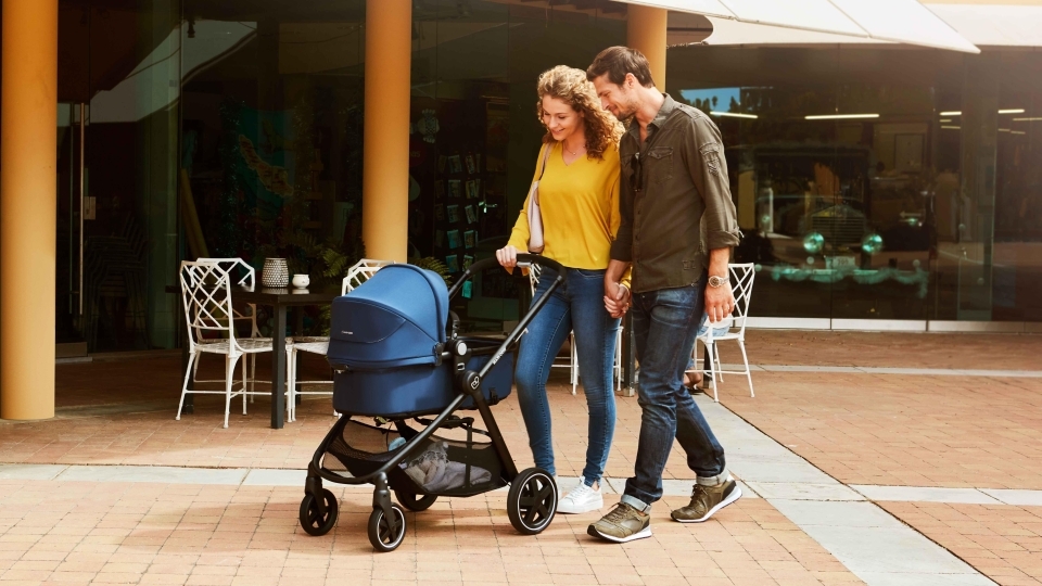 Parents pushing baby in Zelia stroller