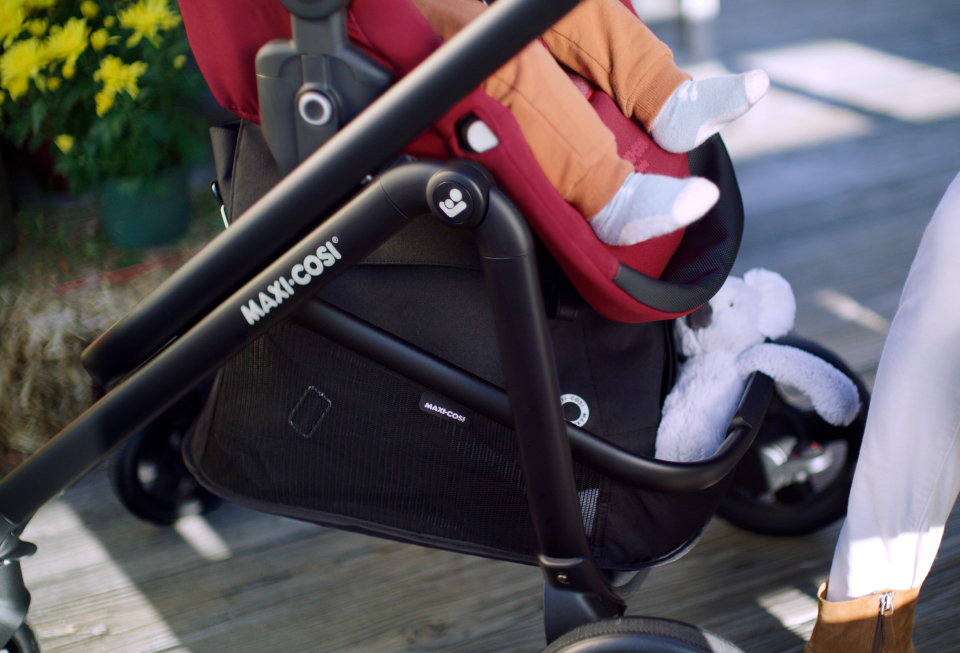 stroller with storage under the seat for toys and diaper bag